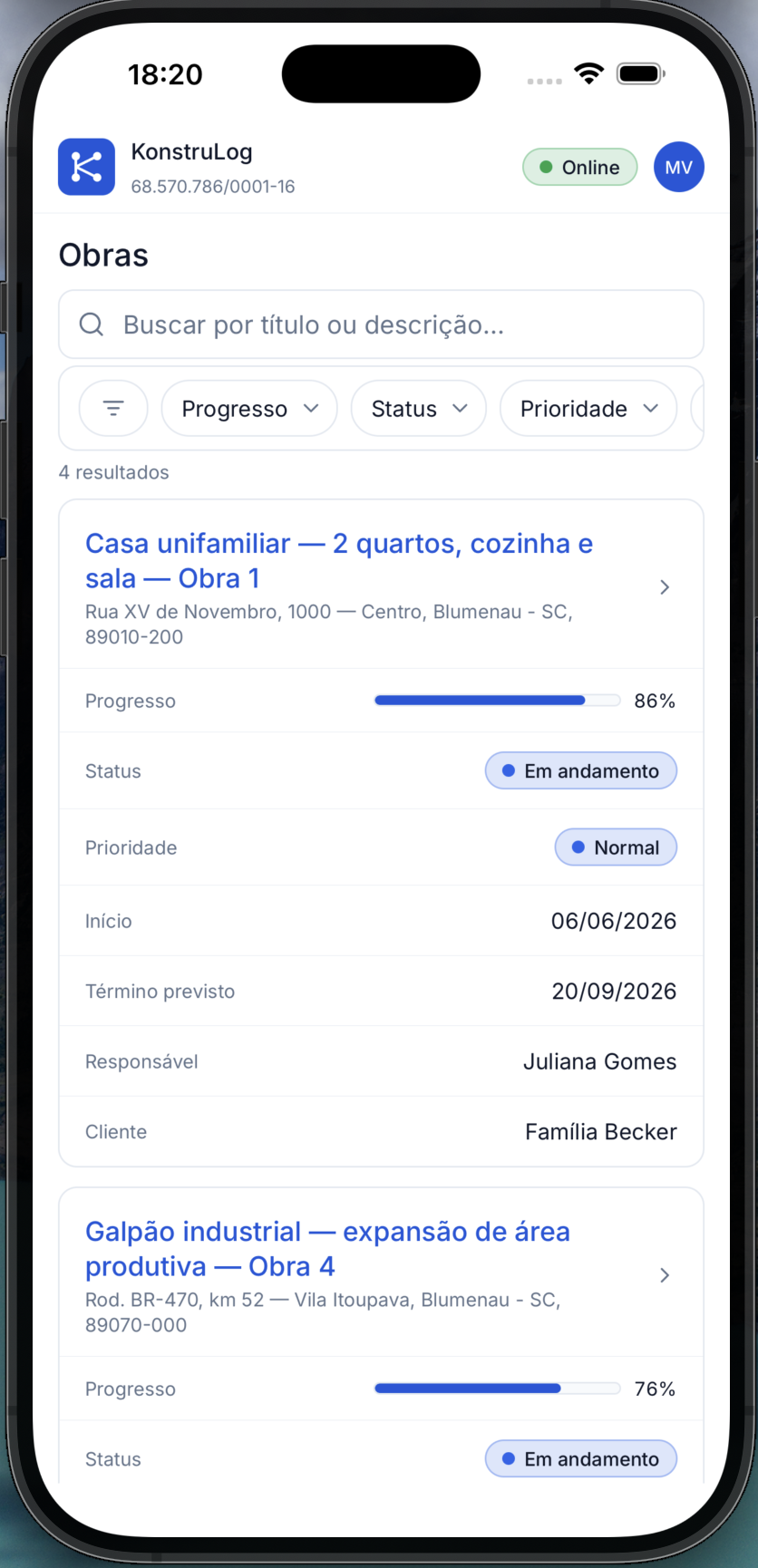 Lista de obras no aplicativo KonstruLog, com progresso, status e responsável