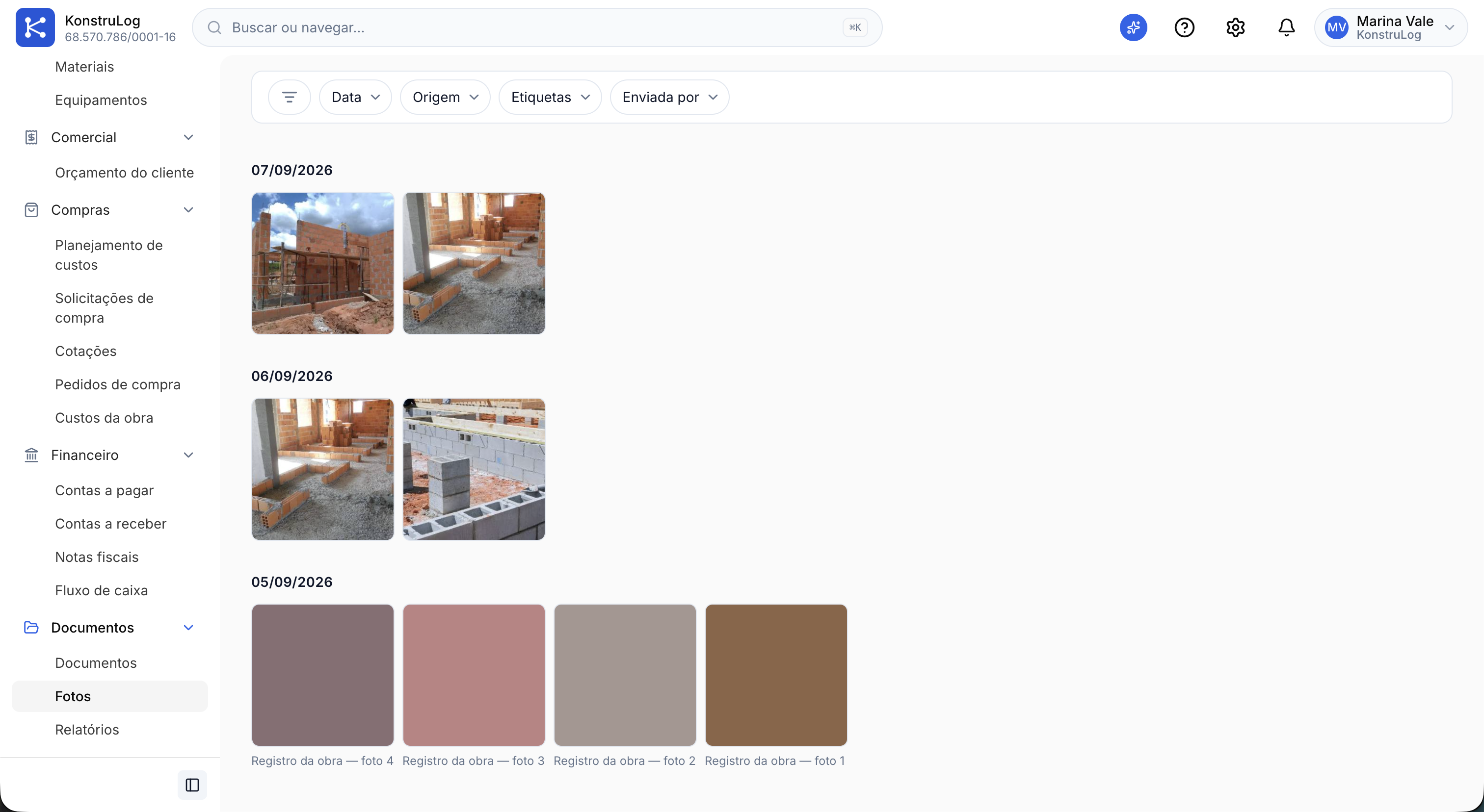 Galeria de fotos da obra no KonstruLog, agrupada por data